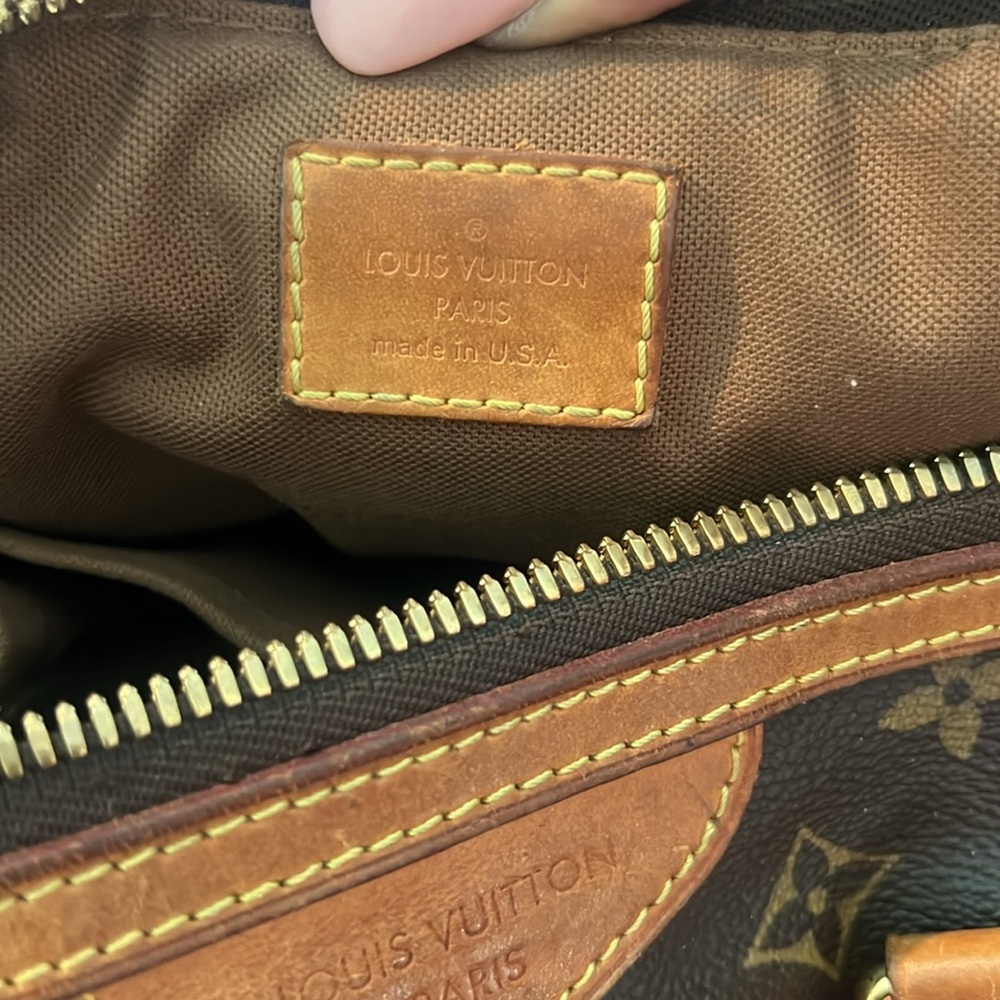Authentic LV - Picture 5 of 7